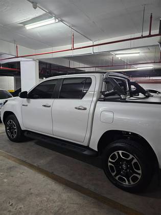 TOYOTA HILUX 2.8 D-4D TURBO DIESEL CD SRX 4X4 AUTOMÁTICO